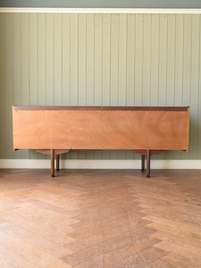 北欧スタイルのおしゃれな書斎机、White＆Newtonのビンテージデスク(m