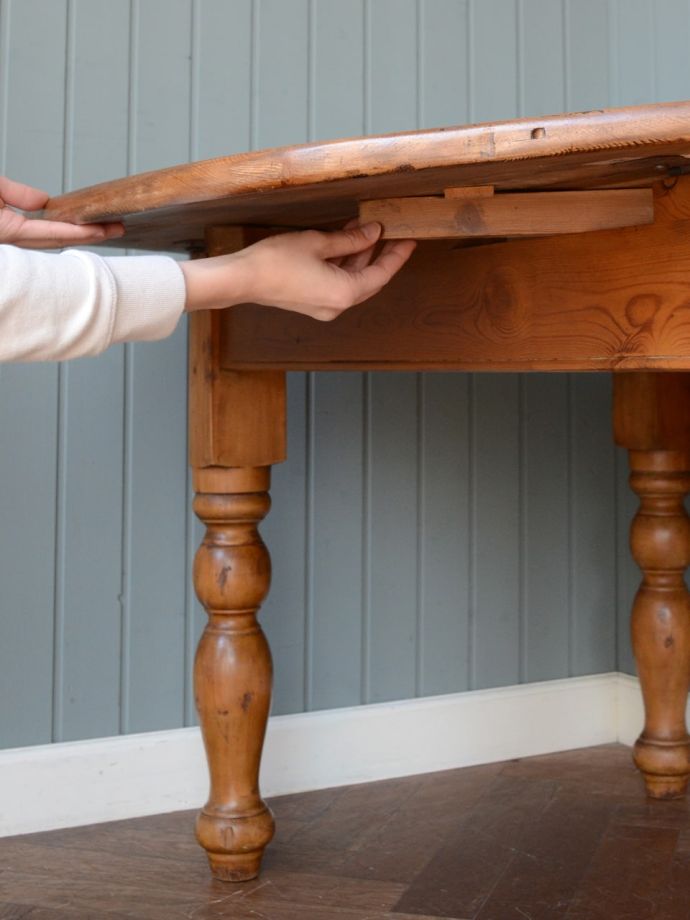 英国アンティークの丸いテーブル、オールドパインのバタフライテーブル