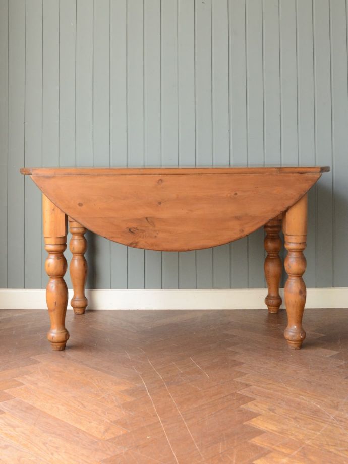 英国アンティークの丸いテーブル、オールドパインのバタフライテーブル