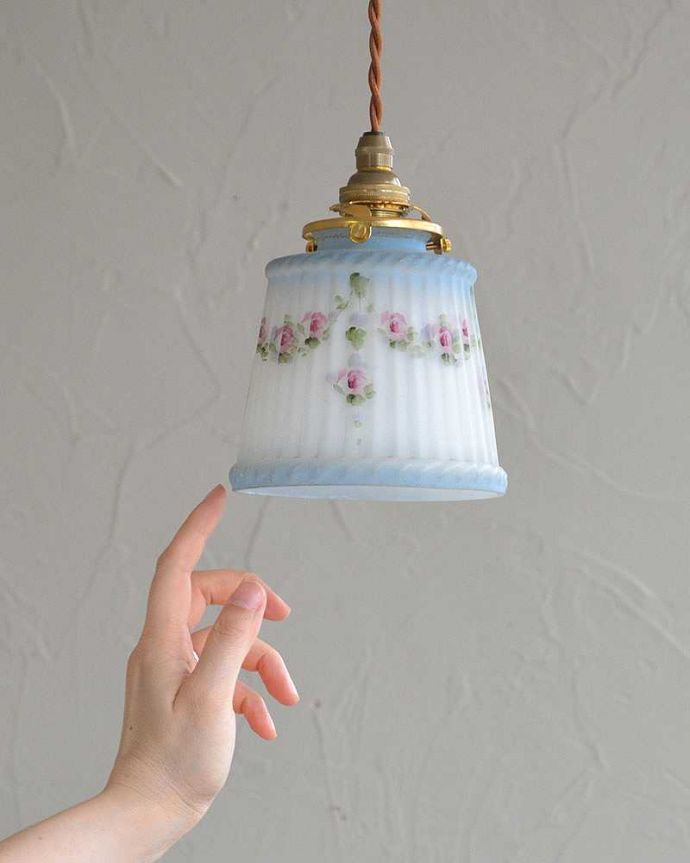 優しい色使いに癒されるアンティークペンダントライト（コード
