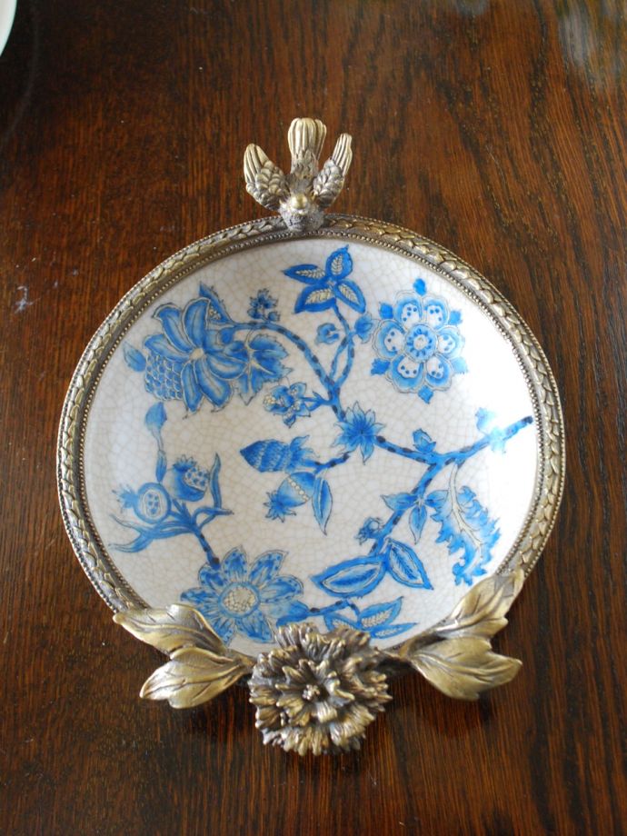 アンティーク調のおしゃれな雑貨、シノワズリーの雰囲気が漂う真鍮