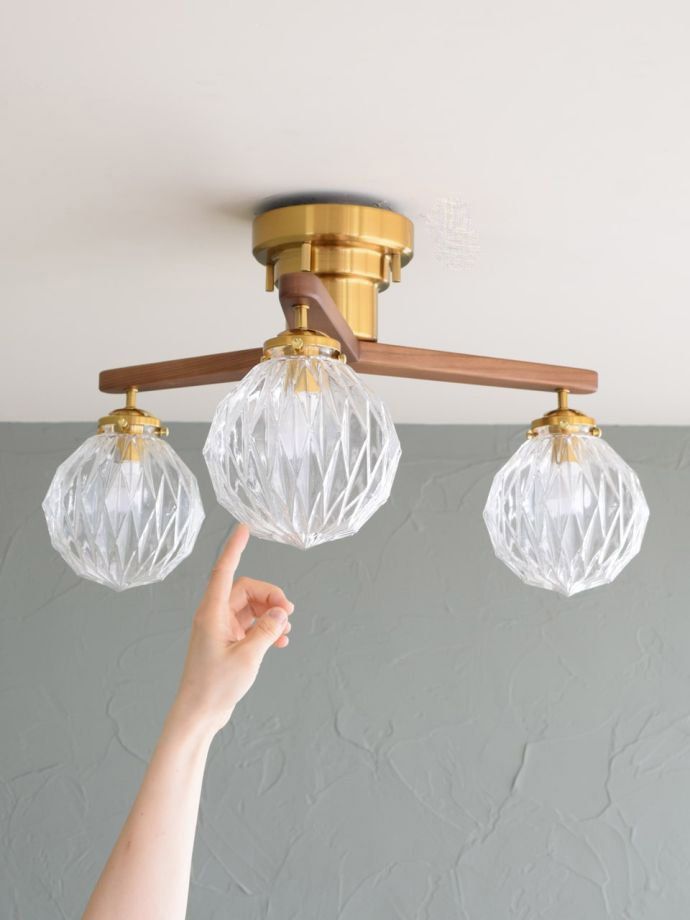 ビンテージ風のシーリングライト、クリアガラスのシェードがおしゃれな