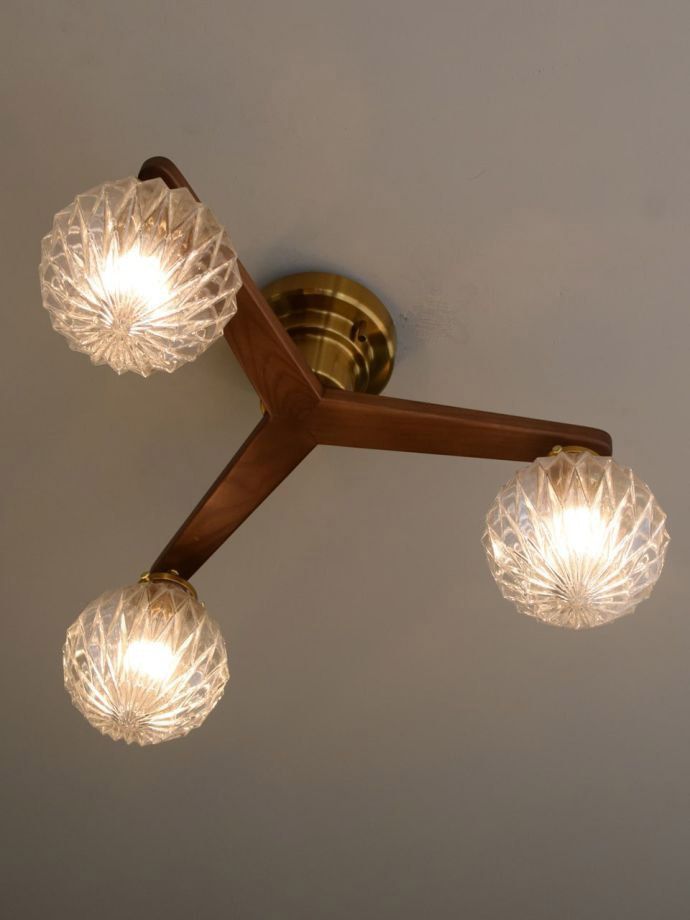 ビンテージ風のシーリングライト、クリアガラスのシェードがおしゃれな