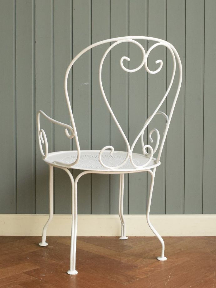 ハートのデザインが可愛いガーデン用の椅子、フランスから届いた
