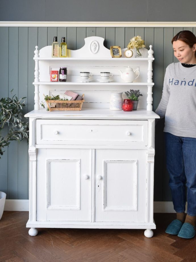 フランスから届いたおしゃれなキャビネット、アンティークの白い