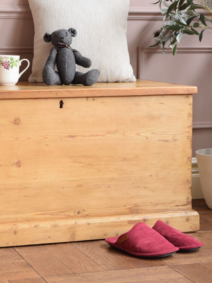 英国アンティークのボックス収納家具、オールドパイン材のブランケット