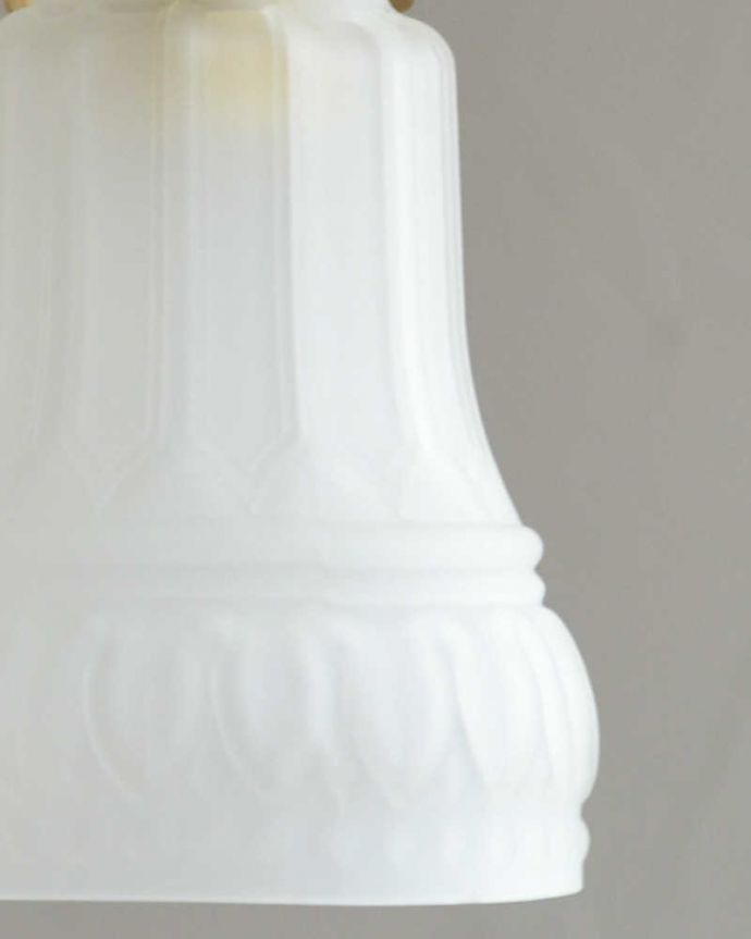 乳白ガラスが上品なガラスシェード（コード・シャンデリア電球