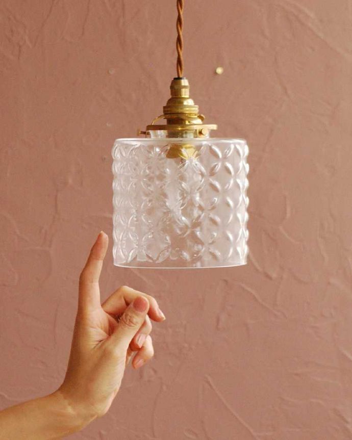 ガラスの凹凸がキラキラと輝くペンダントライト（フラワー）(コード