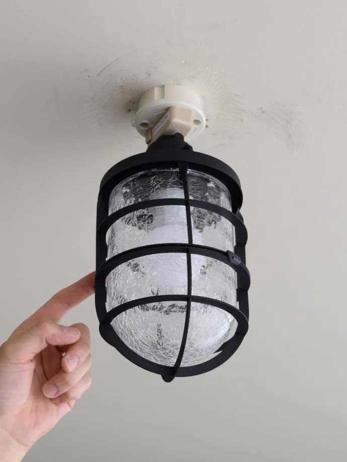 クラックガラスのアンティーク風のシーリングライト（レトロなデッキ