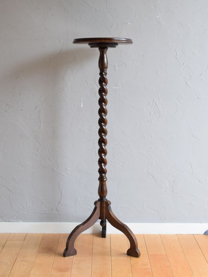 ツイストが美しいおしゃれな花台、英国アンティークのプランツスタンド