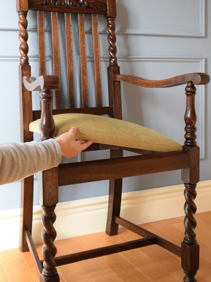 ツイストが美しい英国アンティークの椅子、イギリスから届いたオーク材