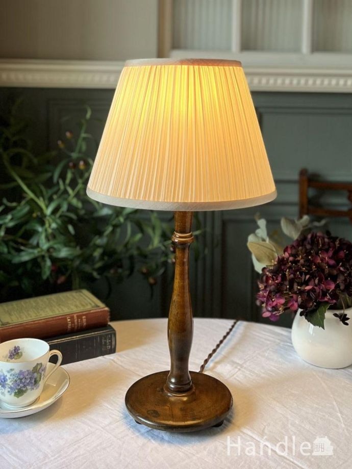 フランス輸入の大理石×真鍮スタンドのアンティーク テーブルランプ(3灯