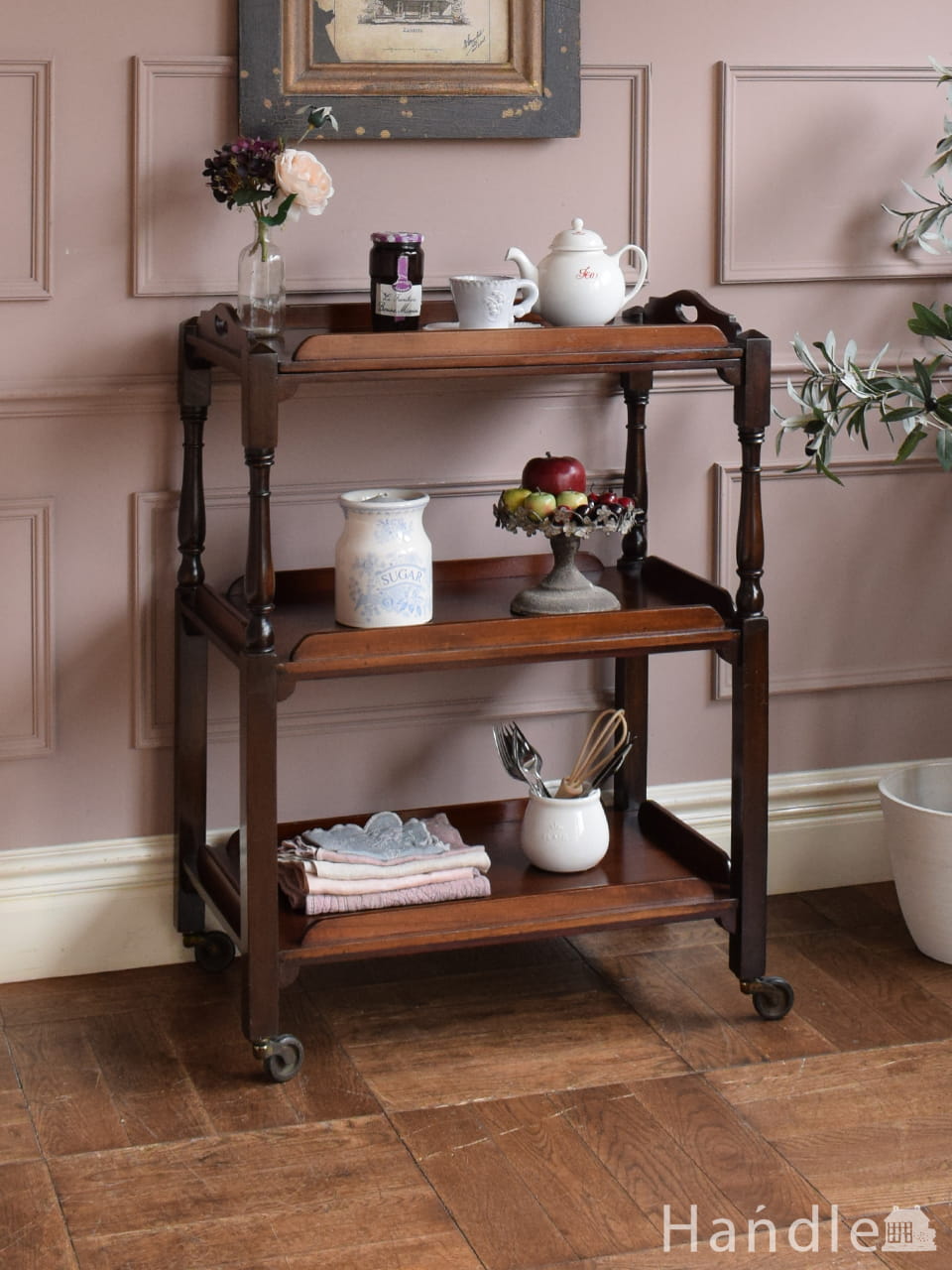 アンティークワゴン、サイズを変えて便利に使える家具(トロリー