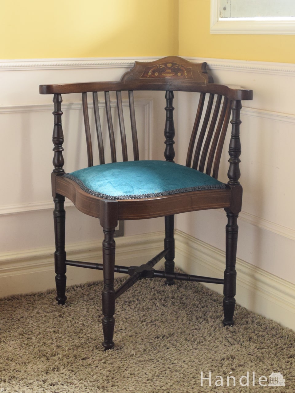 英国アンティークのサロンチェア、象嵌が美しいコーナーチェア(q-474-c