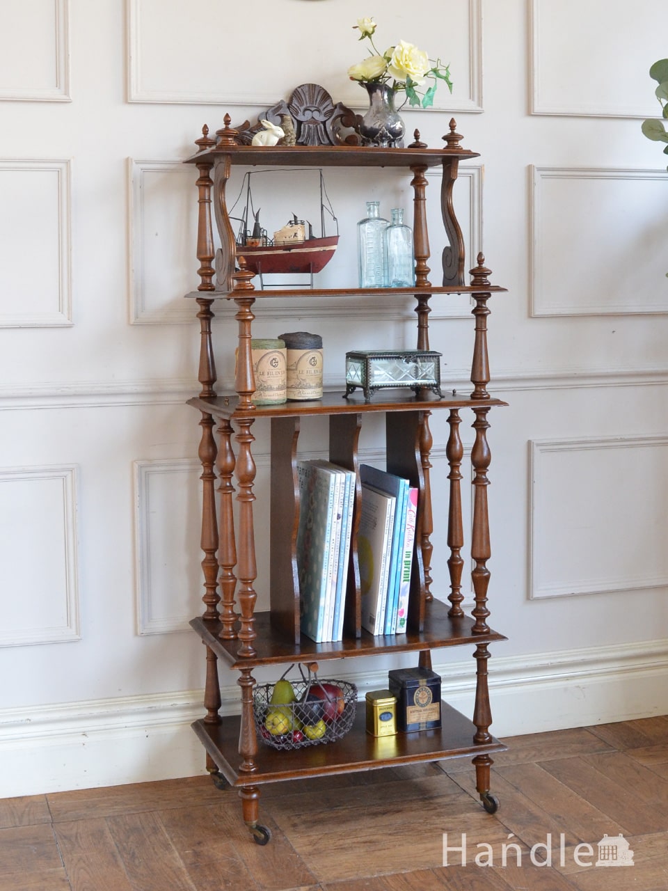 フランスから届いたアンティーク家具、 装飾が美しいミュージック