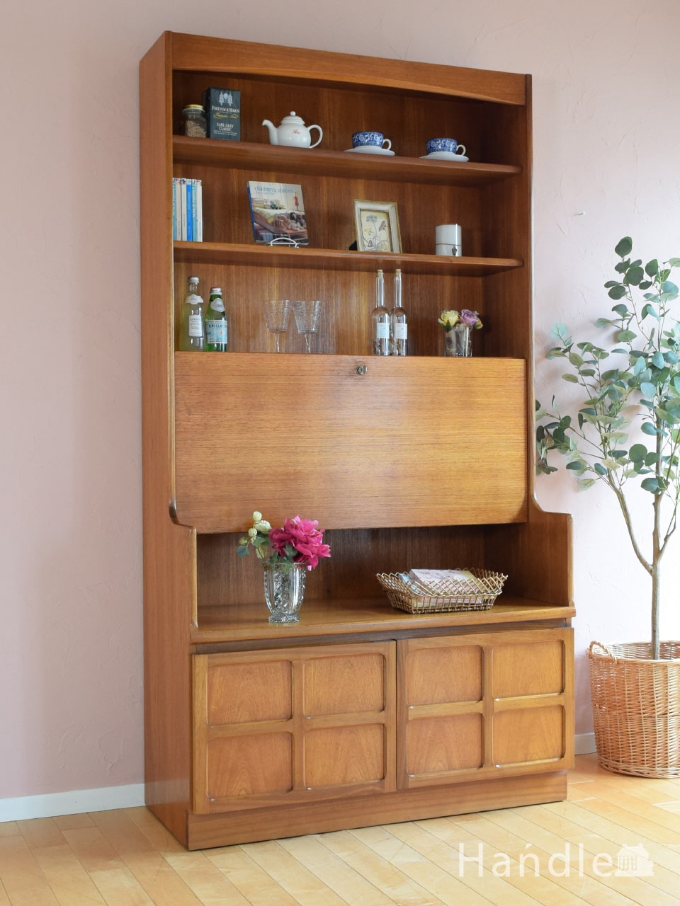 イギリスから届いたネイサン社のビンテージキャビネット、ビューロー