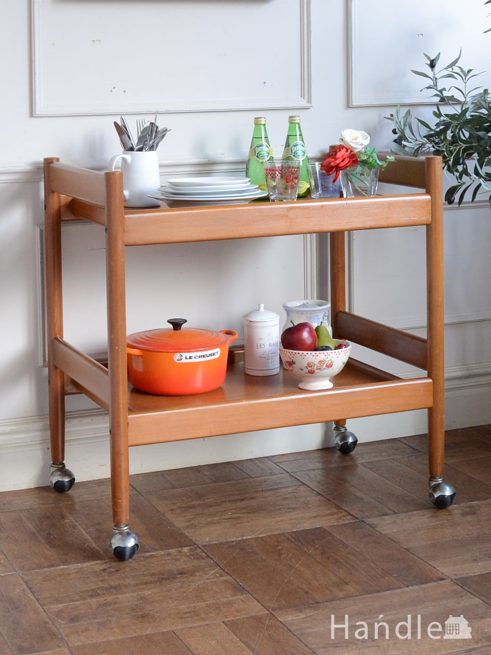 北欧スタイルのおしゃれなビンテージ家具、チーク材のトロリーワゴン(m