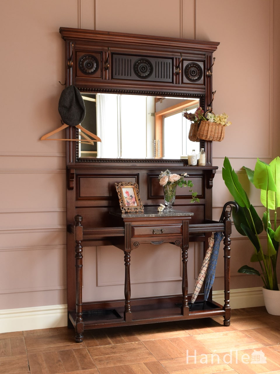 玄関でつかうおしゃれな家具、イギリスから届いたアンティークのホール