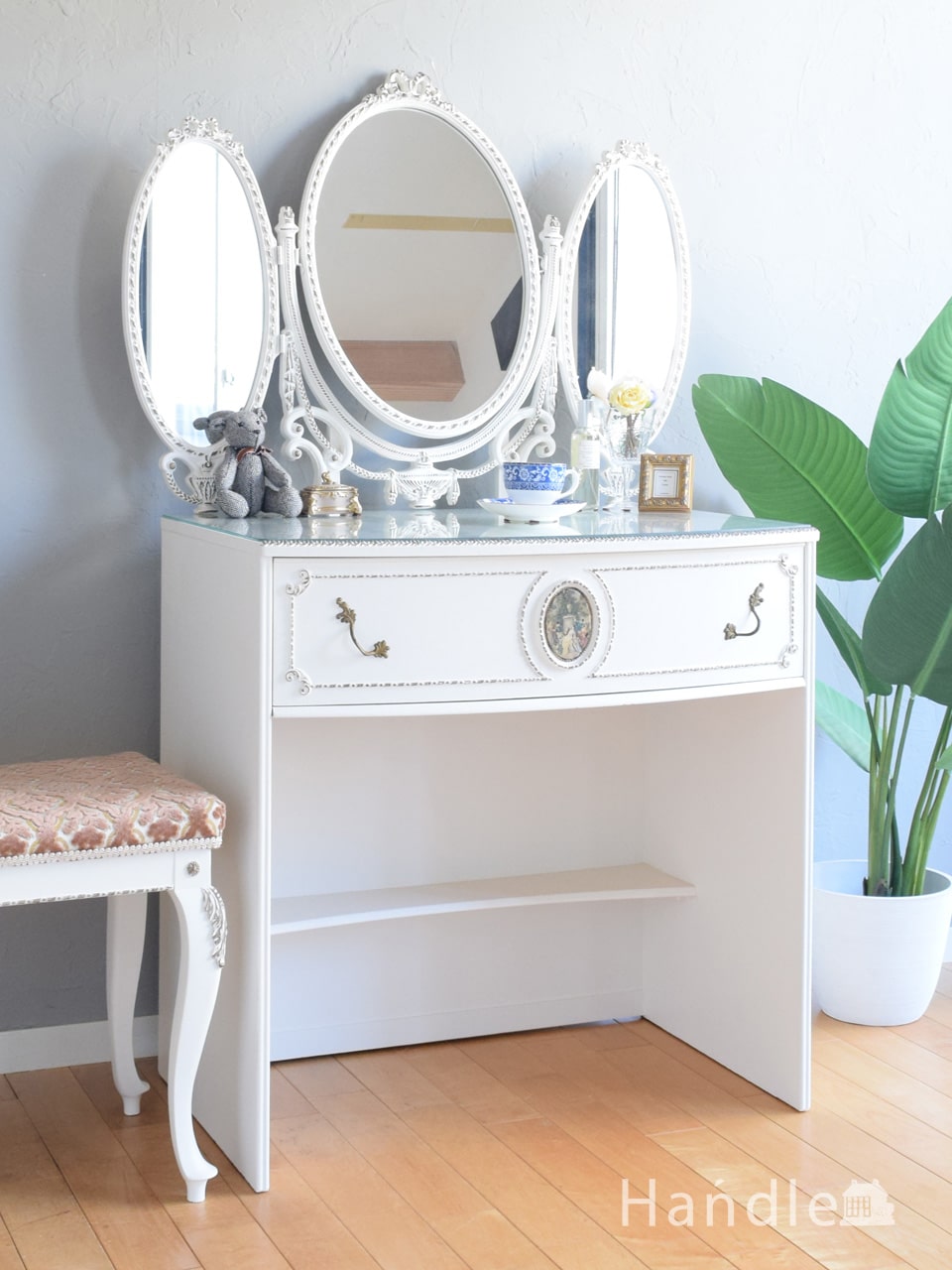 フランスから届いた白い三面鏡、アンティークのおしゃれなドレッサー