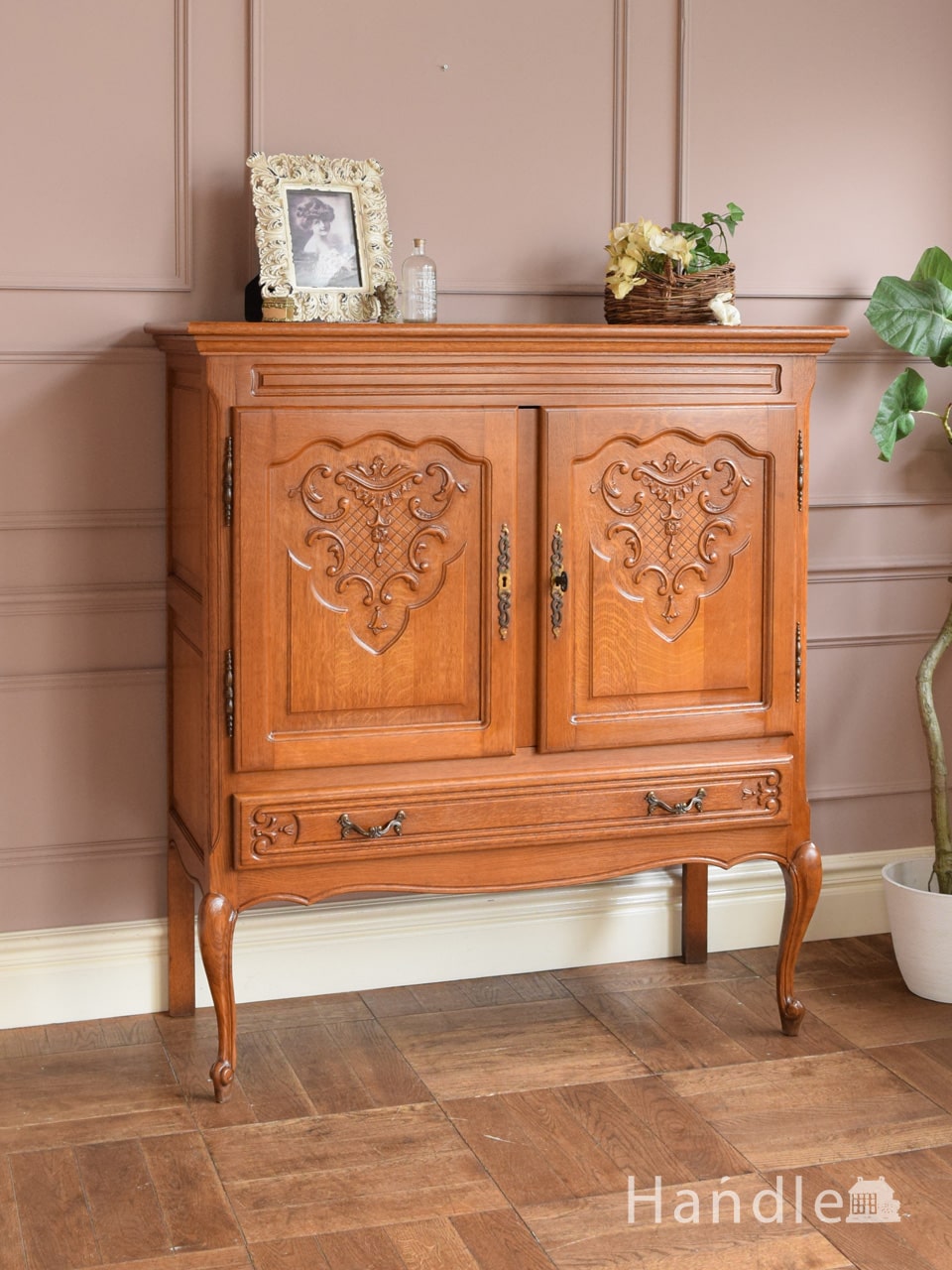 フランスのアンティーク家具、フラップ扉がおしゃれなキャビネット(j