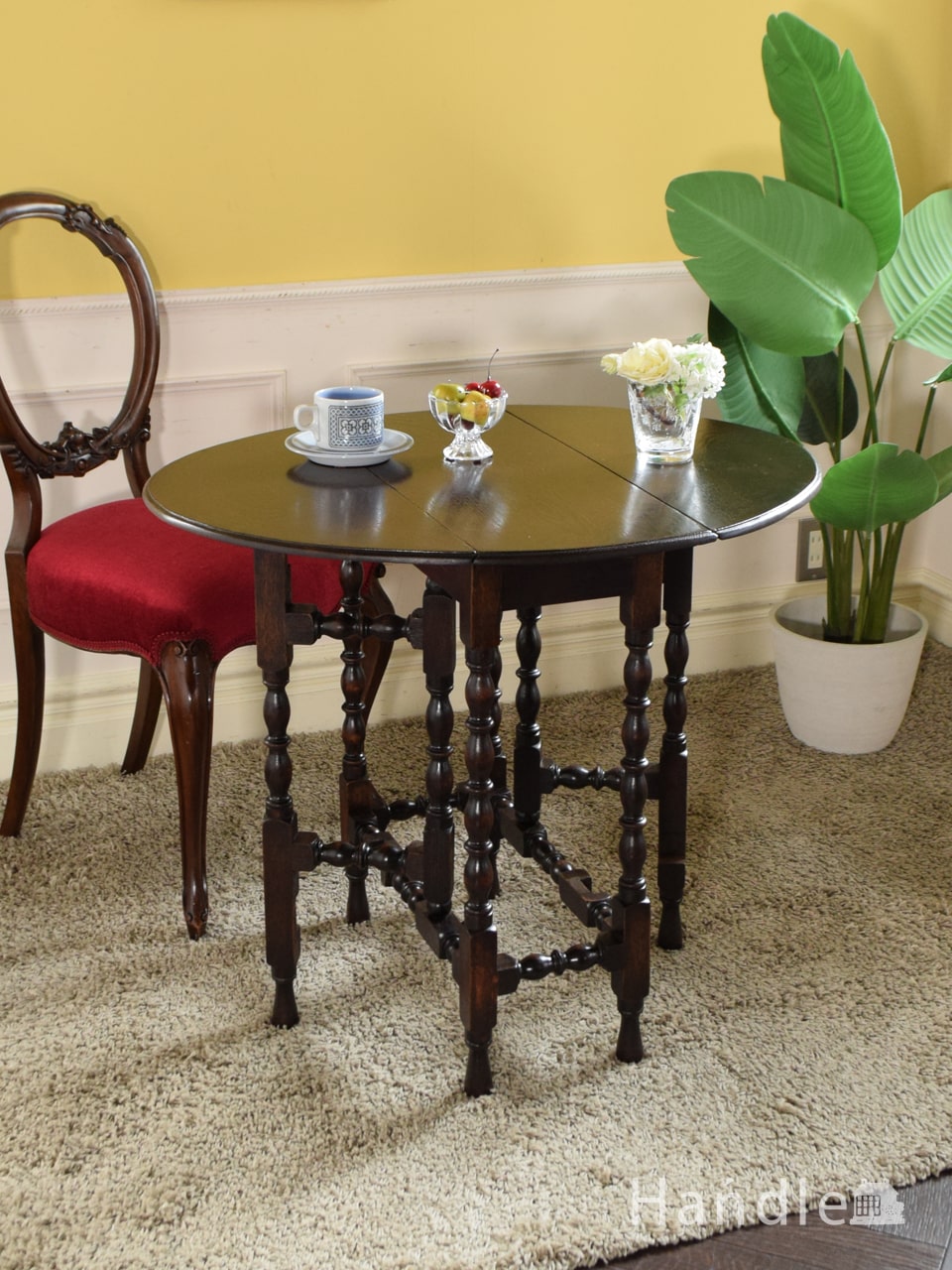 イギリスのアンティーク家具、アイアン脚のシンガーテーブル（ミシン台