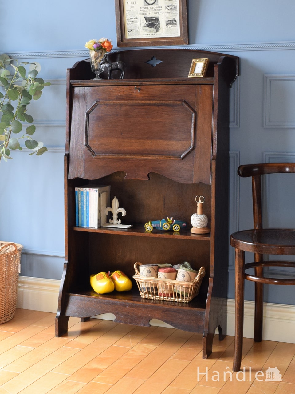 アンティークのおしゃれな机、本棚付きのライティングデスク