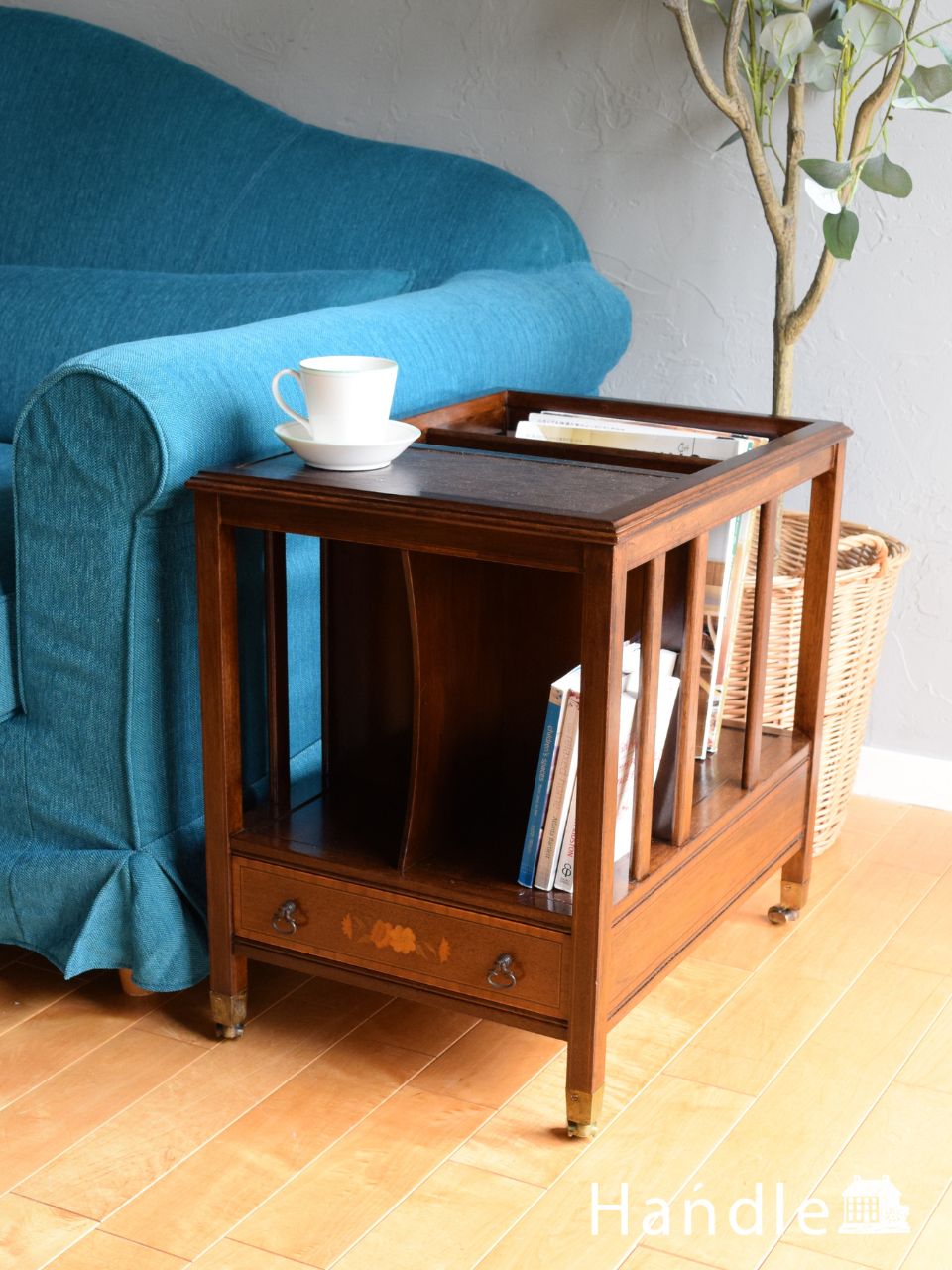 英国から届いたアンティークのカンタベリー、マホガニー材の美しい