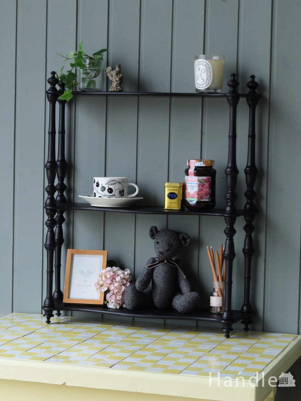 フランスのアンティークシェルフ、挽き物細工がおしゃれな黒い飾り棚(d