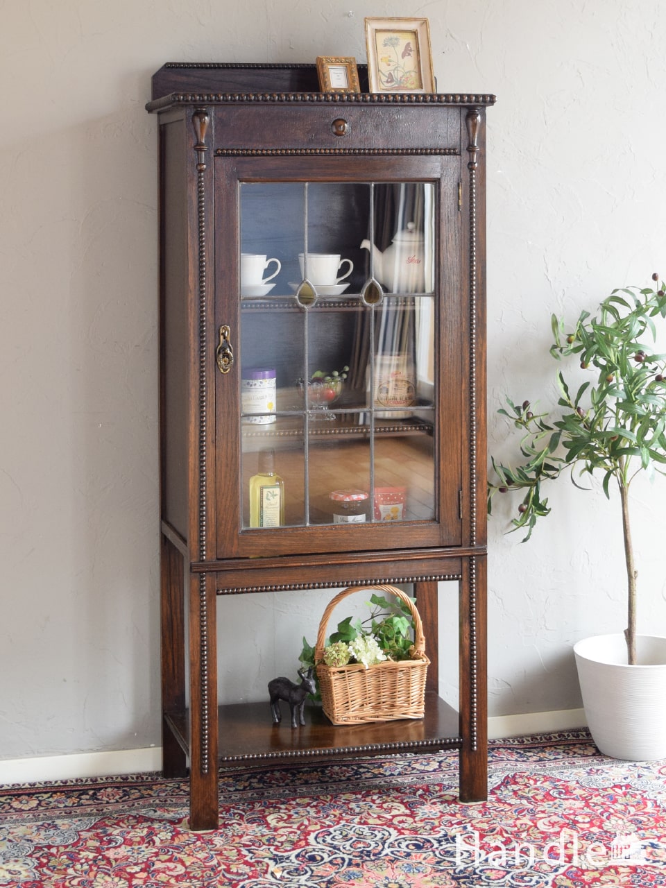 ステンドグラス扉がおしゃれなキャビネット、イギリスから届いた美しい