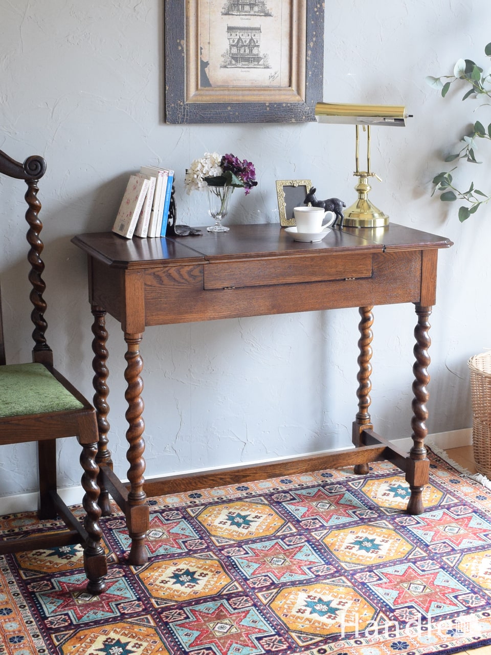 マホガニー材の女性らしい曲線のデスク（勉強机）、象嵌が美しい