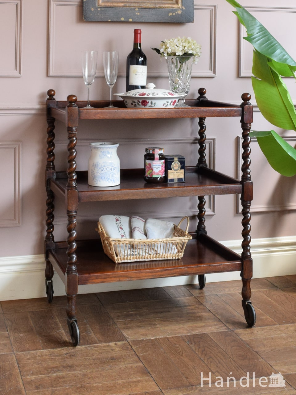 ツイスト足が美しい英国アンティークの家具、3段タイプのトローリー