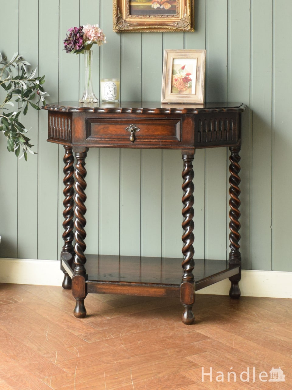 高級マホガニー材のデスク（勉強机）、彫が美しいアンティーク英国家具