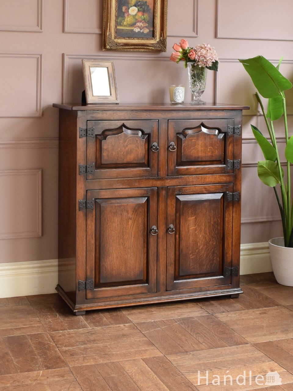 オーク材のおしゃれなアンティークキャビネット、チューダー様式の英国