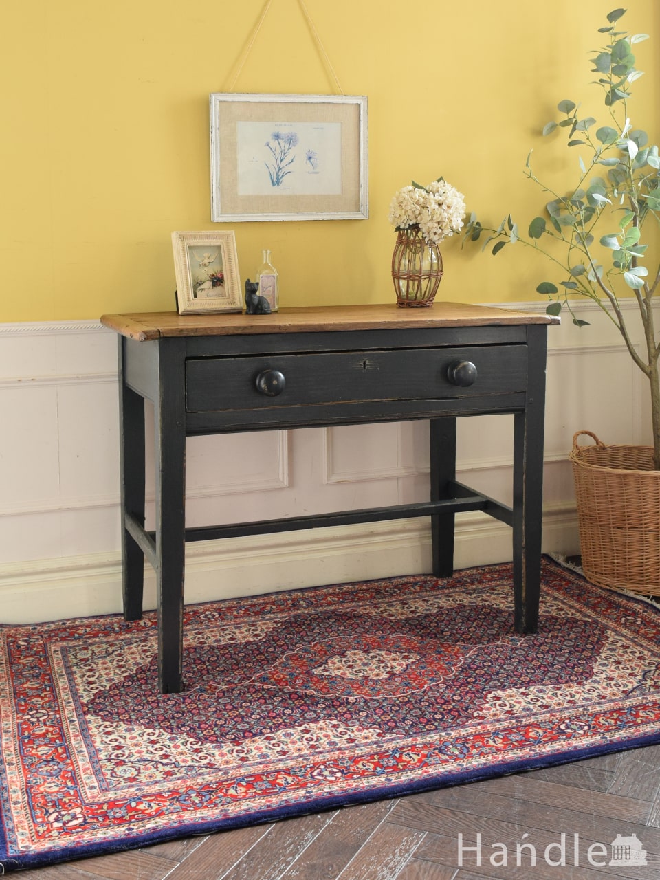 イギリスのアンティーク家具、猫脚が美しいウォールナット材の