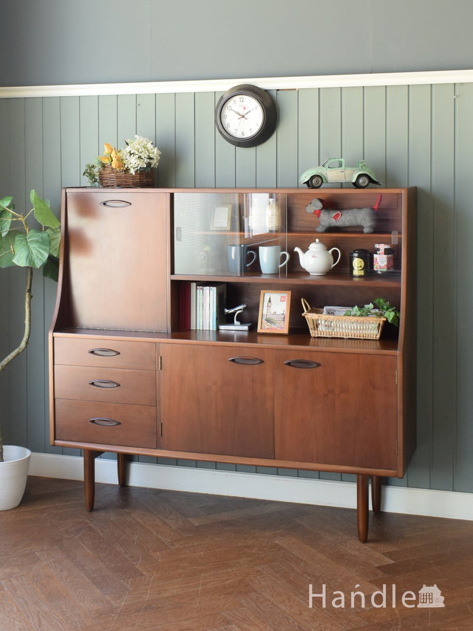 フランス輸入の華やかなアンティーク家具、彫刻が美しいサイドボード(j