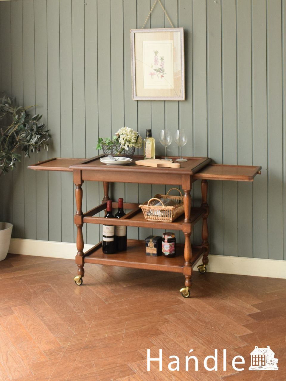 キッチン、ダイニングで使えるヴィンテージ家具、小ぶりなトロリー