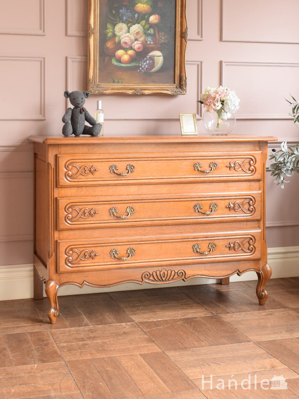 フランスから届いたアンティークの洋服タンス、猫足が美しいフレンチ