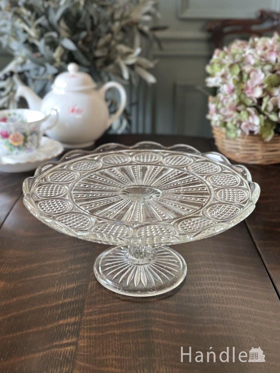 オパールセントガラスの美しいアンティーク、クランベリー色の