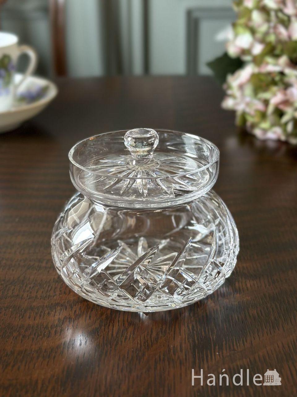 英国から届いたアンティークガラスの食器、美しいフタ付きのシュガー