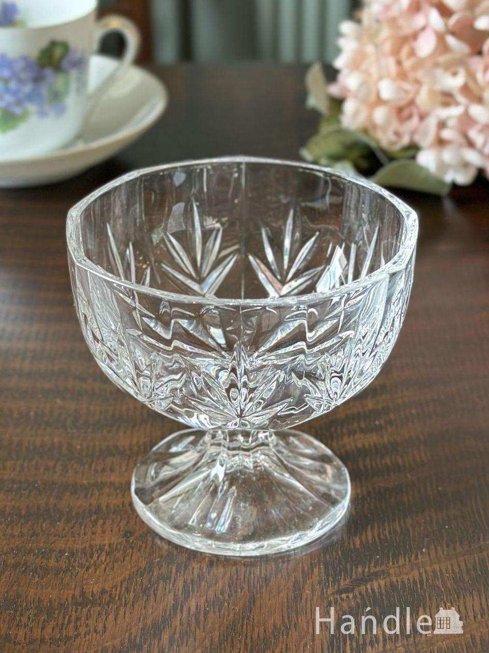 イギリスから届いたアンティークガラスの器、リーフ模様の型押しが