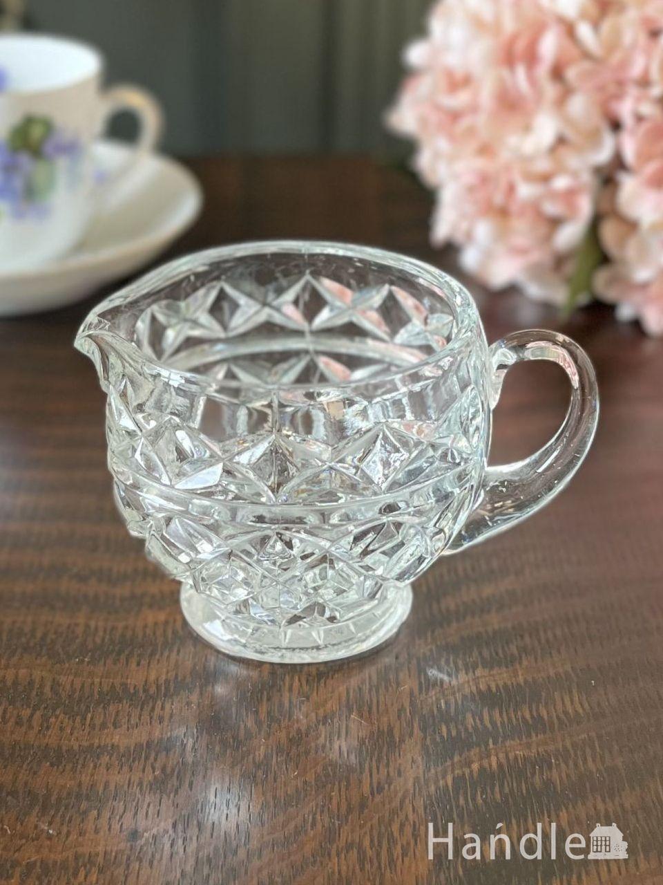 ダイヤ型の型押し模様が可愛いアンティークの器、英国から届いた