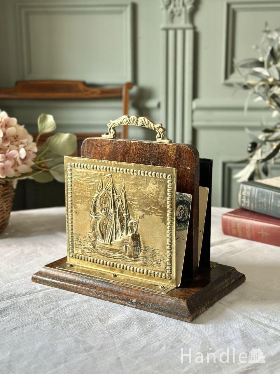 イギリスから届いたアンティークのレターラック、持ち手が付いた移動式