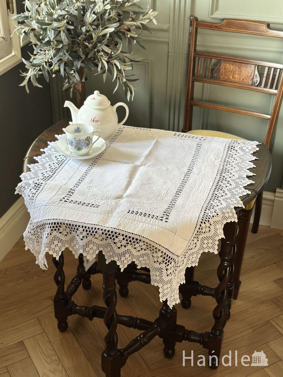 フランスのおしゃれなアンティーククロス、ボビンレースのラウンド