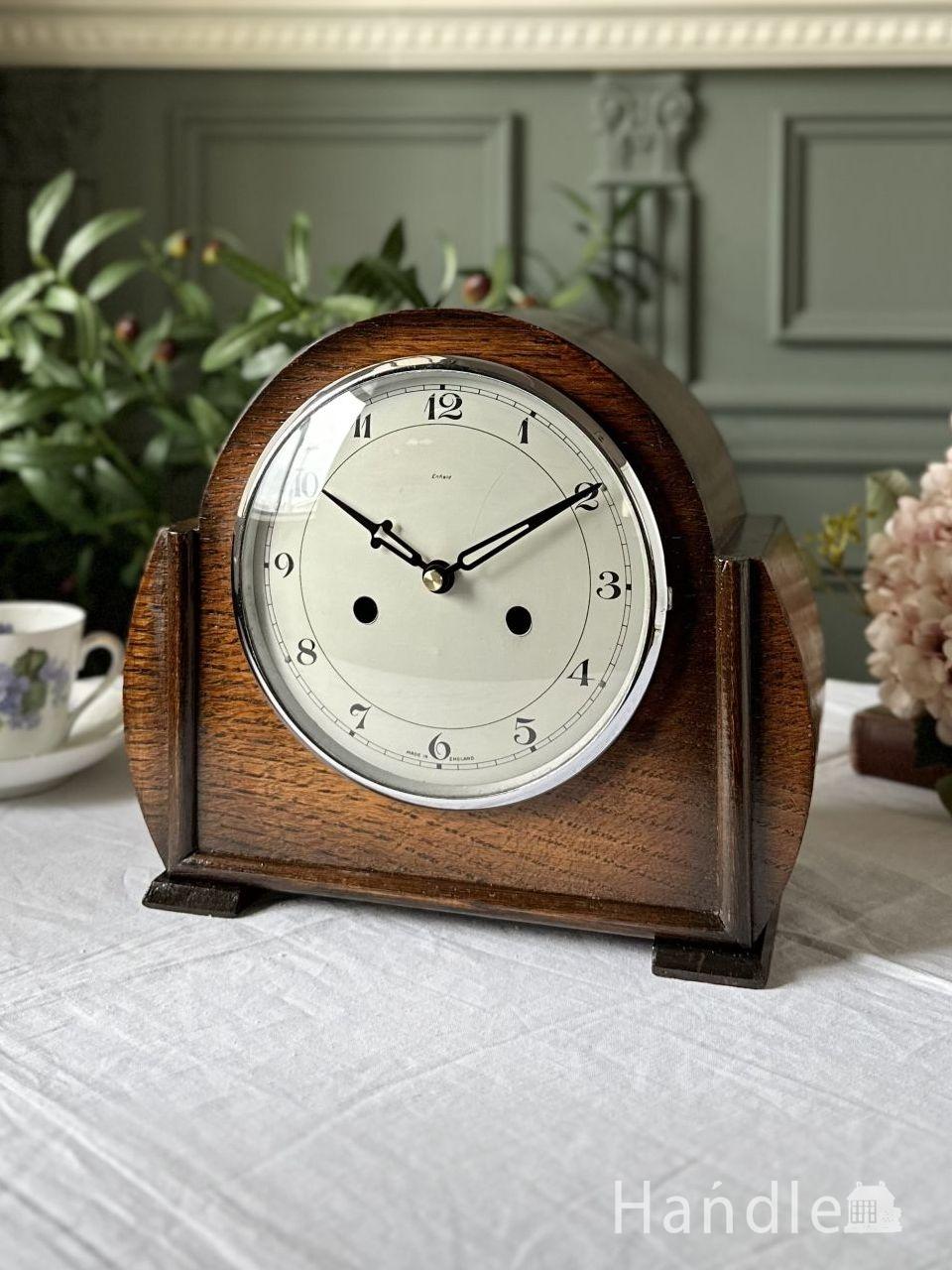 プチポワンの刺繍が可愛い置時計、フランスアンティークのおしゃれな