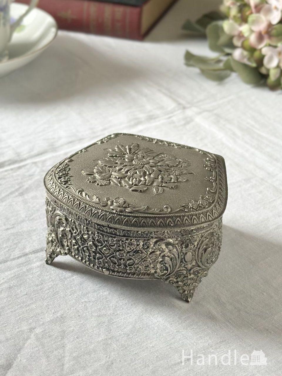 フランスから届いたアンティークの宝石箱、ロココスタイルのジュエリー