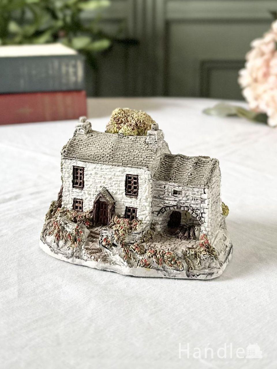 イギリスから届いたミニチュアの学校、Lilliput Lane(リリパット