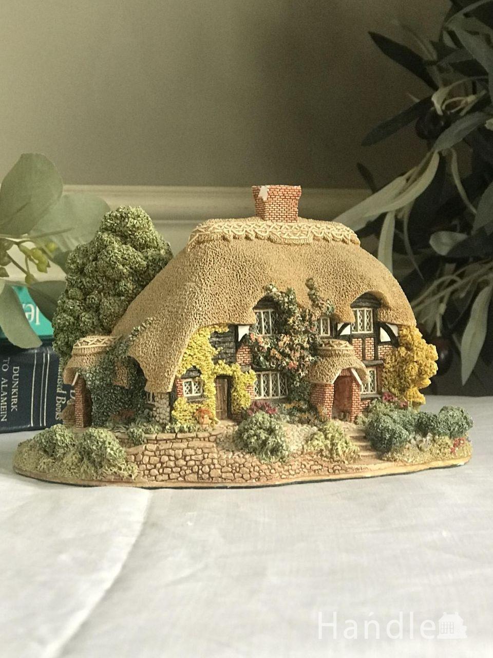 英国から届いた大型のLilliput Lane(リリパット レーン)、大きな木が