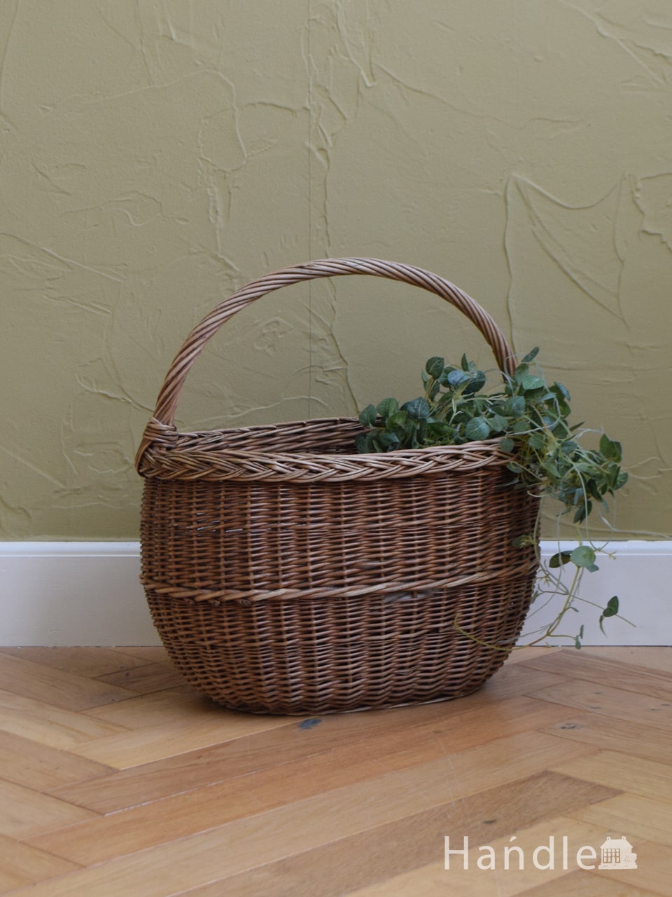 英国から届いたアンティークのバスケット、とっても可愛い手編みの籐