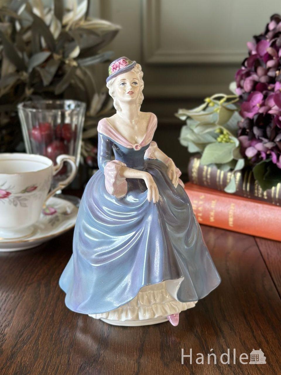 コールポート（Coalport）のフィギュリン、Ladies of fashionシリーズ
