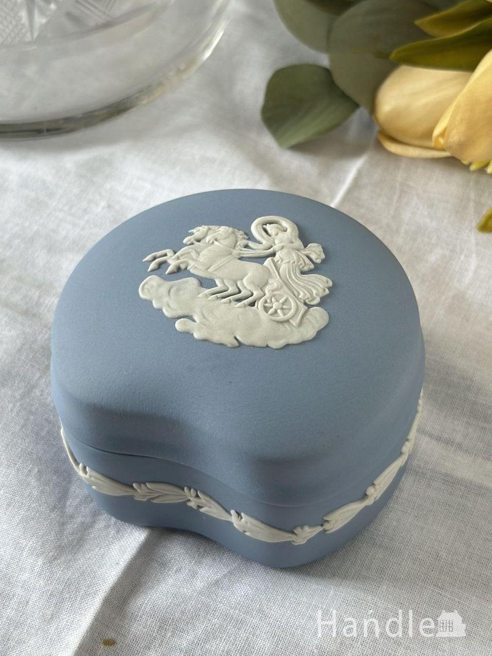 お豆の形が可愛いアンティークのジャスパーウェア、ウェッジウッドの